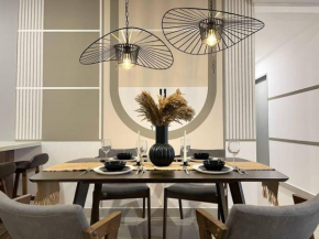 M Vertica Cheras by Xuites - 5-7 pax - Free Netflix - MRT at 500m - Near Sunway Velocity